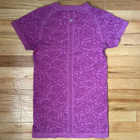 Lululemon short sleeve - Picture 2 of 4